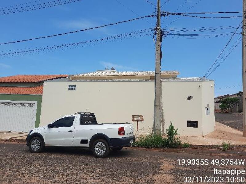 Casa 3 quartos, 2 banheiros, 219m² construída, área de serviço