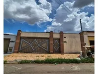 Casa com 300m² terreno e 255m² construída, imóvel