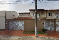 Casa com 3 quartos, 2 banheiros e 380,82 m² construída, ocupada