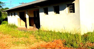 Área de Terras com 940,00m² e Construção de 136,00m²