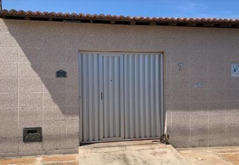 Casa com 3 dormitórios, varanda e garagem em Parnaíba