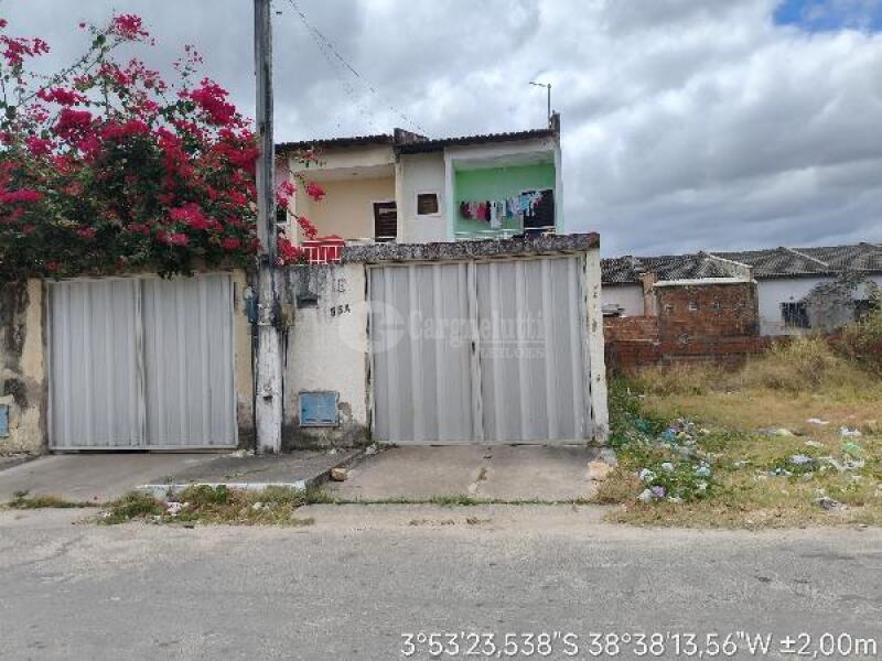 Casa com 1 quarto, 1 banheiro e 1 vaga de garagem
