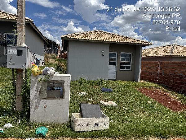 Casa com 2 quartos, sala, cozinha, WC e 1 vaga de garagem