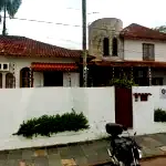 Casa com terreno em lote duplo, ótima oportunidade de investimento