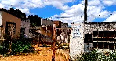 Casa com 2 quartos, 1 banheiro, vaga de garagem e 56m² privativos