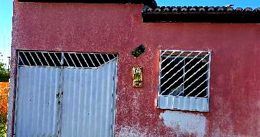Casa com 2 quartos, banheiro, sala, cozinha e 1 vaga