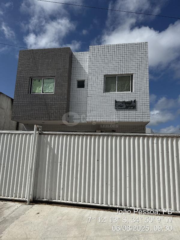 Apartamento com 2 quartos, 2 banheiros e 1 vaga de garagem
