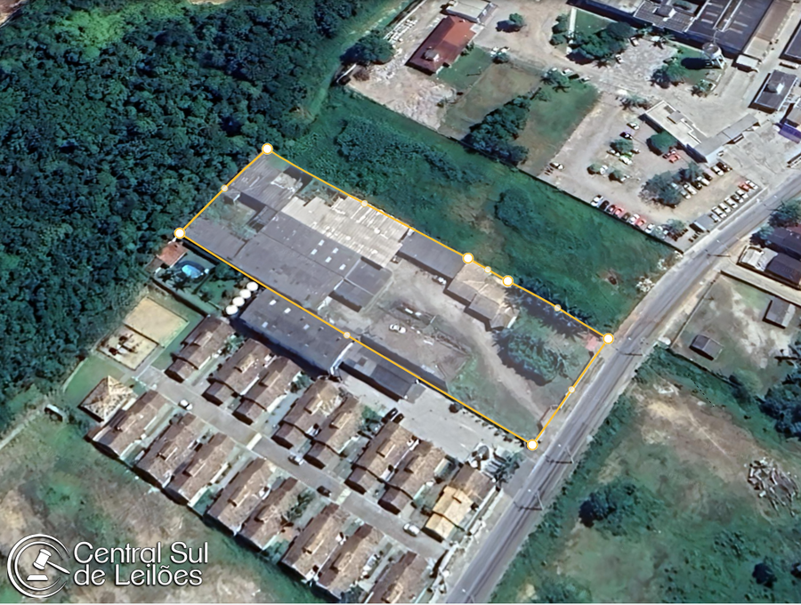 Terreno amplo com área construída de 2.359m², ideal para investimento