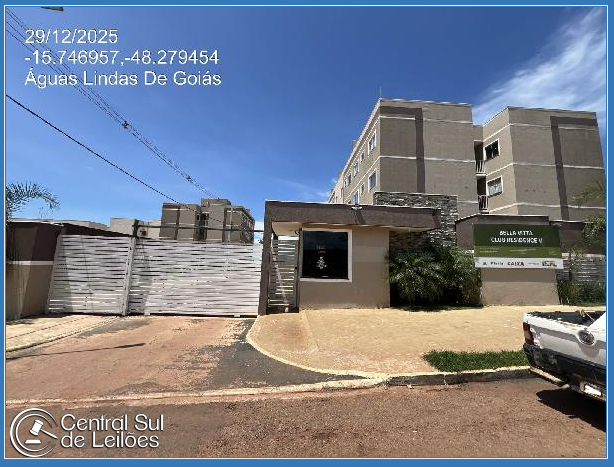 Apartamento com 2 quartos, varanda e vaga de garagem