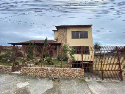 Casa com 392m² construídos em lote de 351m², ocupada
