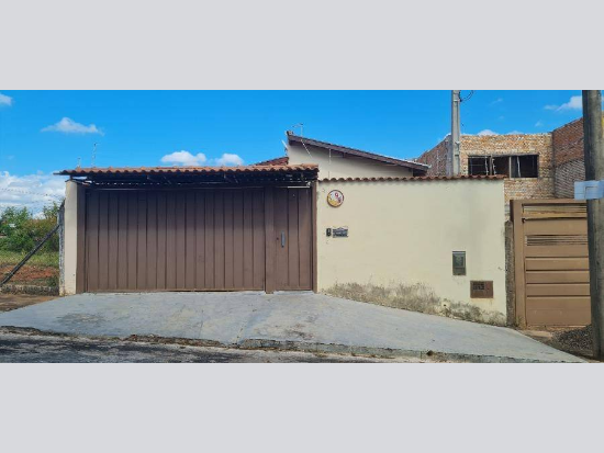Casa com 3 quartos, 265m² de terreno, ocupada
