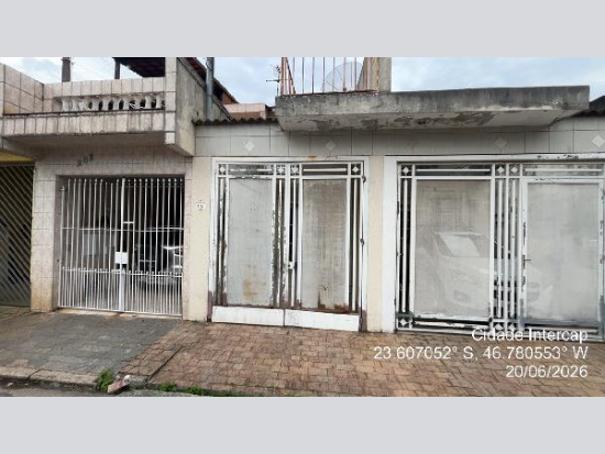 Casa ocupada com 2 quartos e 62 m²