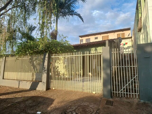 Terreno em Parque Residencial Campos Elíseos com 277m² e Casa Alugada