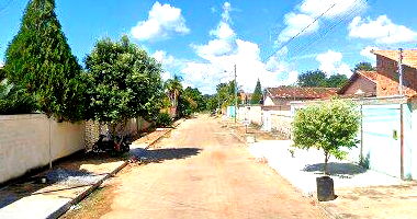 Casa com 2 quartos, 1 banheiro, sala, cozinha e 1 vaga de garagem