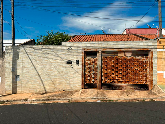 Casa com 2 quartos, 1 banheiro, 53,71m² construída, ocupada