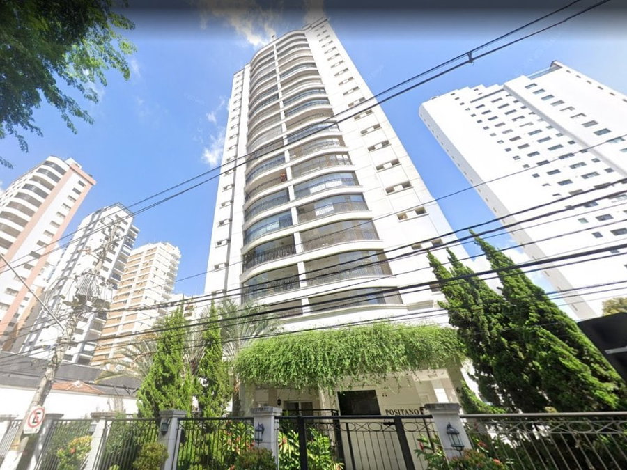Apartamento com 3 vagas em Moema, 139 m²