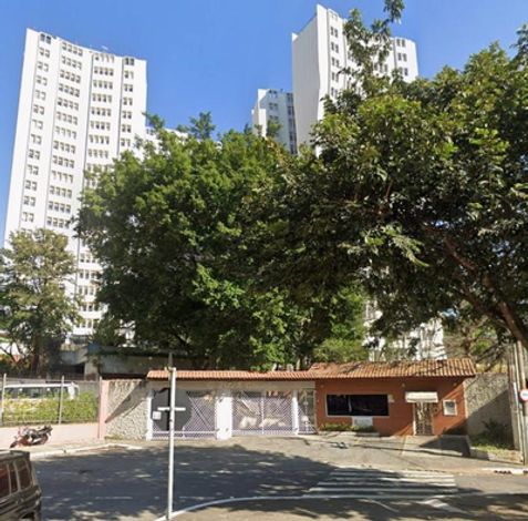 Apartamento com 1 quarto, 1 banheiro e vaga de garagem