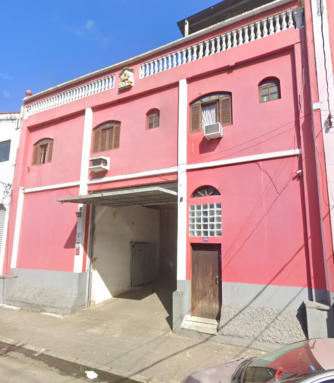 Prédio comercial com terreno de 325m², desocupado