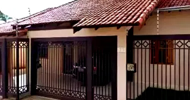 Casa padrão com 2 vagas, 79m² construída, imóvel ocupado