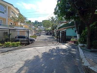 Casa em condomínio com 4 quartos, 3 banheiros e 1 vaga de garagem, ocupada