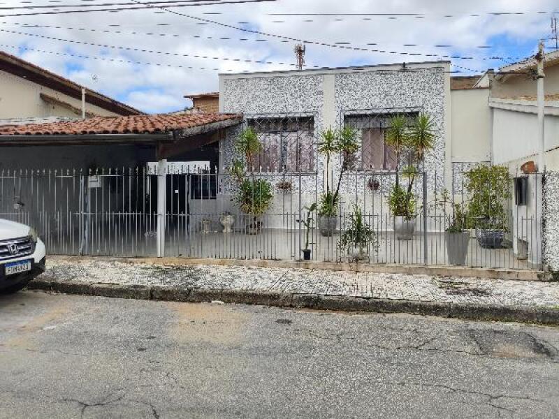 Casa com 3 Quartos e 2 Vagas em Taubaté