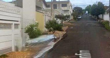 Casa 249m² com 3 quartos, 2 banheiros, 2 vagas - Ocupada