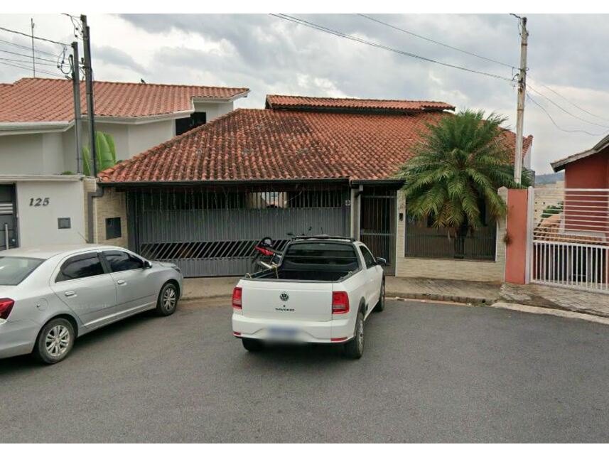 Casa em leilão com 4 quartos e 3 banheiros