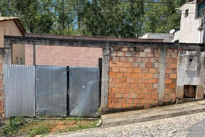Casa com 1 quarto, 1 vaga e 66,59m² construída, desocupada
