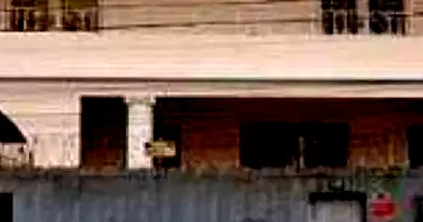 Casa espaçosa com 280m² de terreno e 250m² construídos, ocupada