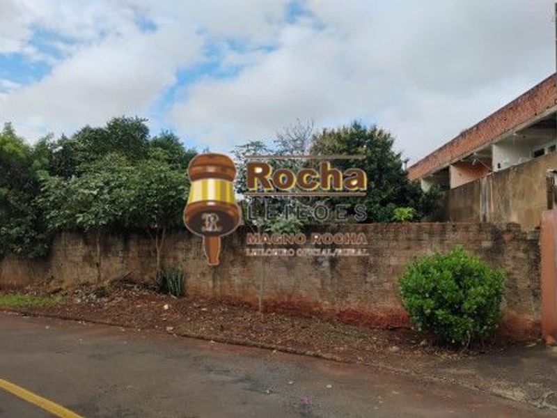Casa com 172,85m², parcialmente cercada, em Jardim Aurora
