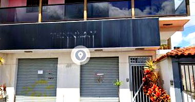 Casa 3 quartos, 2 pavimentos, área gourmet, 2 lojas, 3 vagas, 389,62m² construída