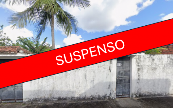 Casa com 4 quartos, 2 banheiros e área de serviço -