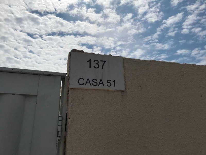 Casa em Condomínio com 2 Quartos e Área de Serviço