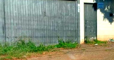 Casa espaçosa ocupada com 200 m² total e 78,95 m² construída