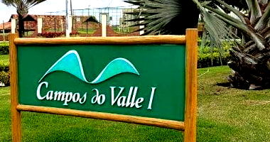 Casa em Condomínio com 4 Quartos e 2 Banheiros