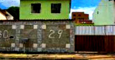 Casa padrão ocupada com 3 quartos, 1 banheiro e 1 vaga