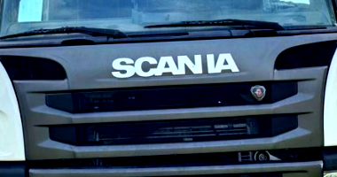 Caminhão Scania P 340 A4x2 Branco - Leilão Judicial