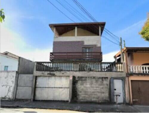 Casa com 6 Quartos e 5 Banheiros na Vila Jaci