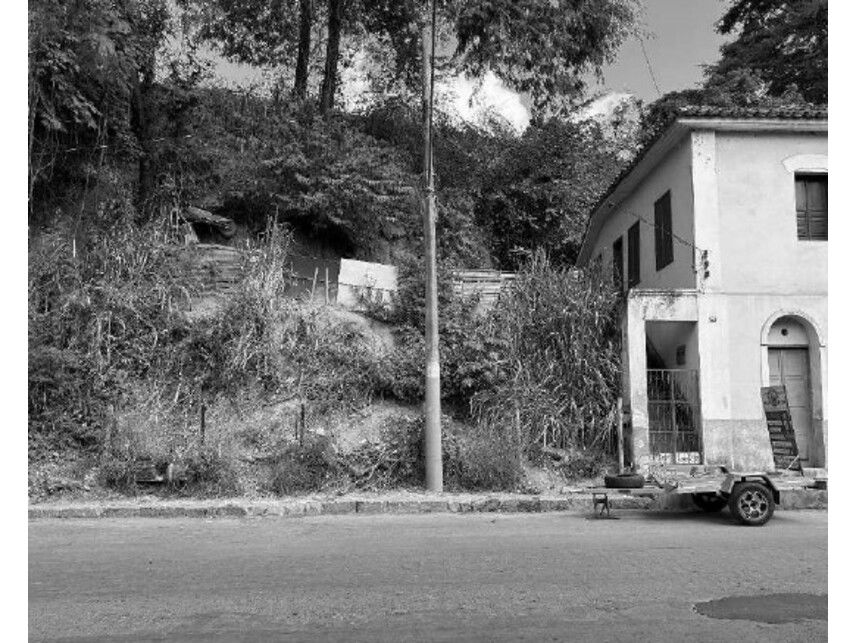 Terreno Ocupado em Triângulo - Carangola/MG com 611,56m²