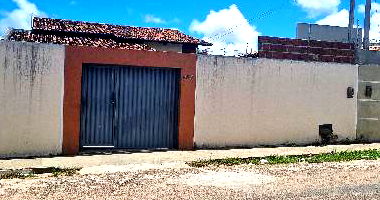 Casa com 2 quartos, banheiro, sala, cozinha, terraço e 1 vaga