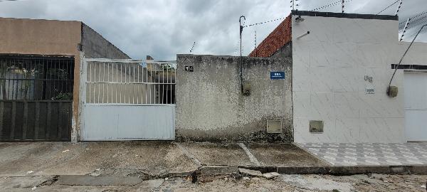 Casa com 3 quartos, 2 banheiros, 1 vaga e 91m² construída