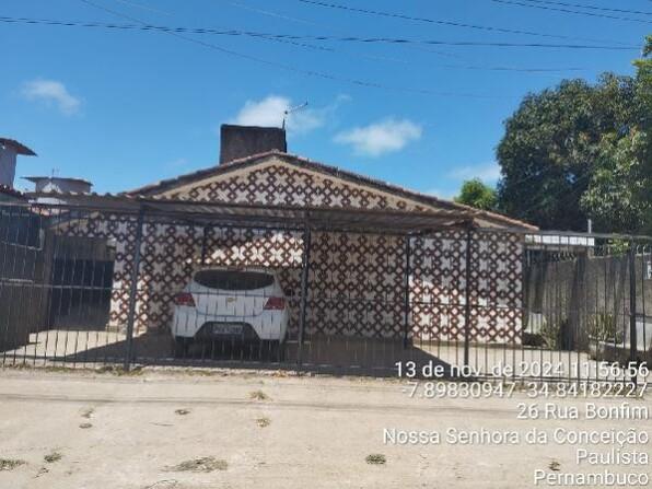 Casa com 3 quartos, 1 banheiro e 1 vaga de garagem