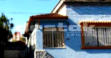 Casa com 4 quartos, 3 banheiros, garagem e 257.87m² construída
