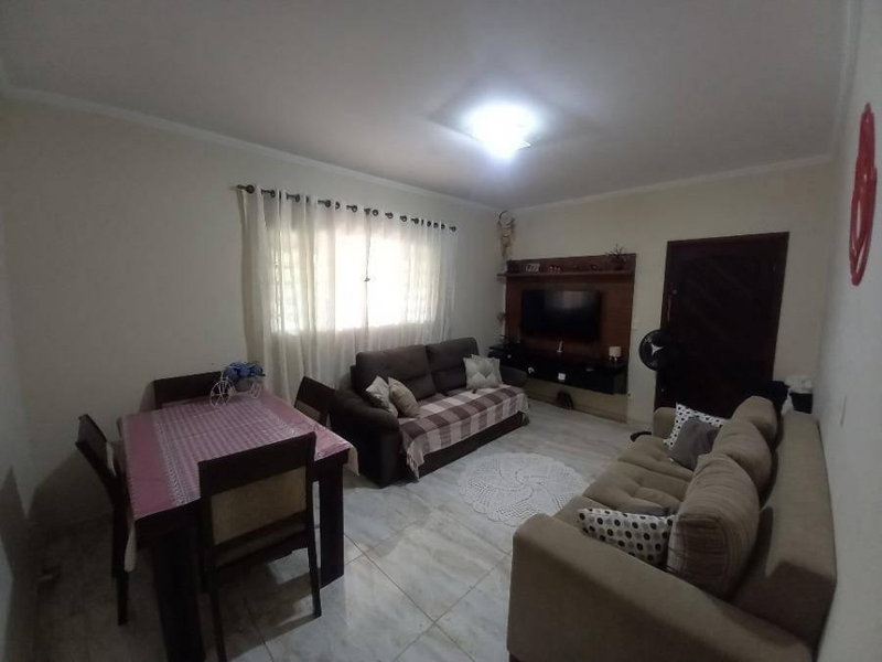 Casa com 5 quartos, 3 banheiros e 417,89 m² de área construída -