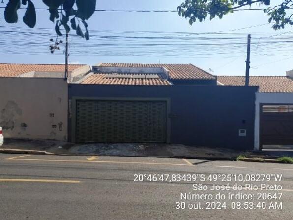 Casa com 1 quarto, 1 banheiro e 1 vaga de garagem