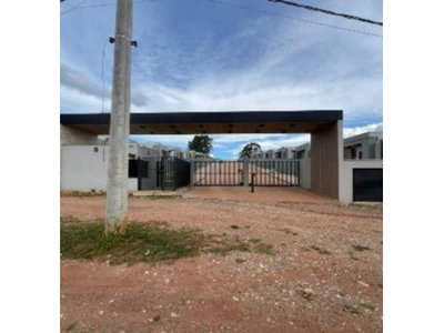 Casa ocupada com 156,92m² de área construída