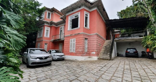 Terreno com 1.132m² em Santa Teresa