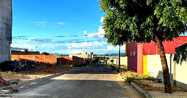 Casa com 3 quartos, varanda, área construída 78m², 2 vagas