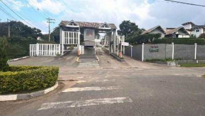 Casa em Condomínio com 3 Quartos e 5 Banheiros - 226 m²