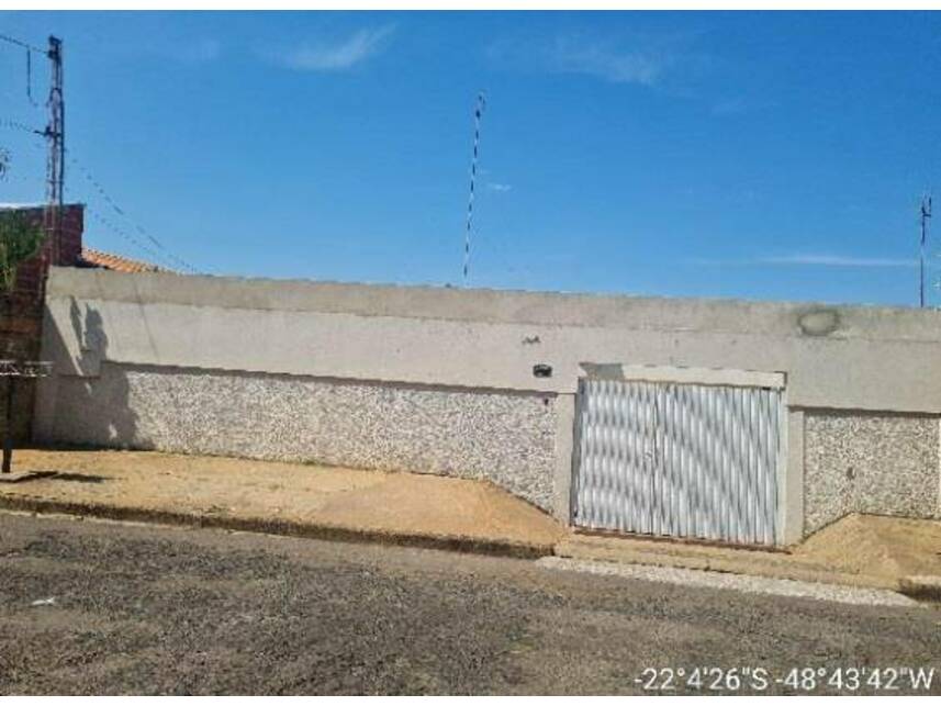 Casa Ocupada com 360m² de Terreno e 115m² Construídos